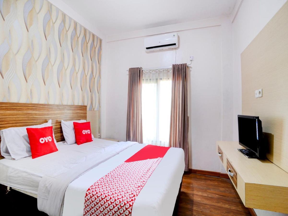 Oyo 90263 Hotel Diva Golf Bengkulu Exterior foto